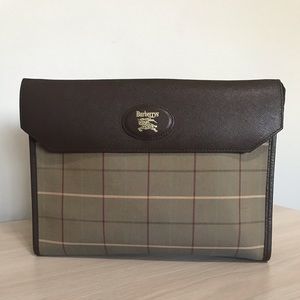 SEND me an offer😊 Burberrys clutch/ pouch🌹